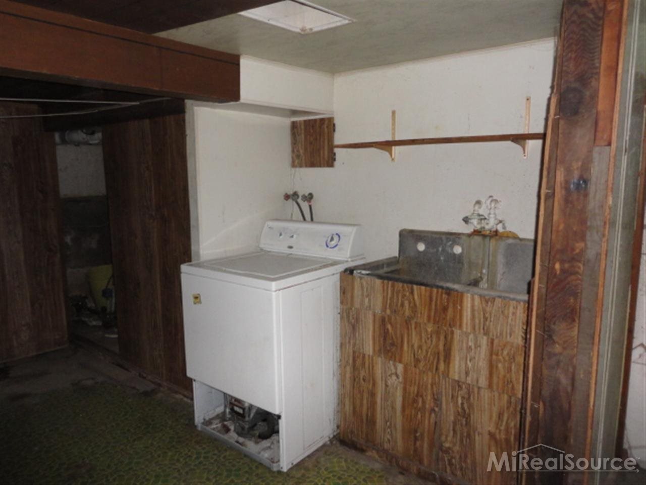716 East Galbraith Line Road Yale, MI 48097 - Photo 21 of 25 31187163-20.JPG