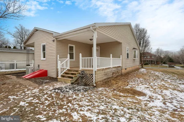 $283,900 | 38 Stanley Drive, New Oxford, PA 17350