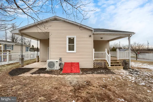 $283,900 | 38 Stanley Drive, New Oxford, PA 17350