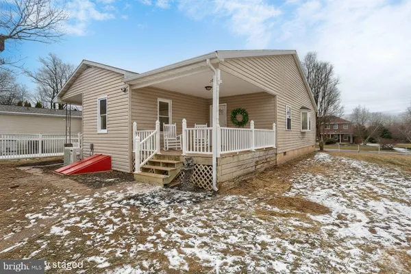 $283,900 | 38 Stanley Drive, New Oxford, PA 17350