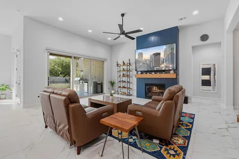 $999,990 | 413 Summerhill Lane, Georgetown, TX 78628