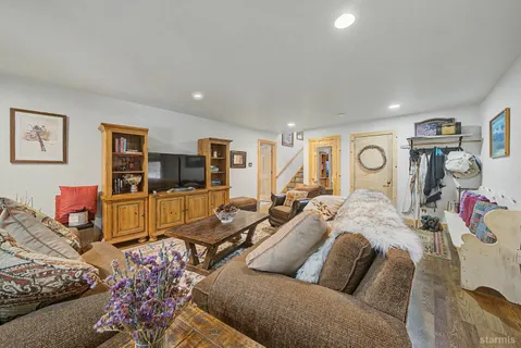 $1,225,000 | 1520 Cherry Hills Circle, South Lake Tahoe, CA 96150