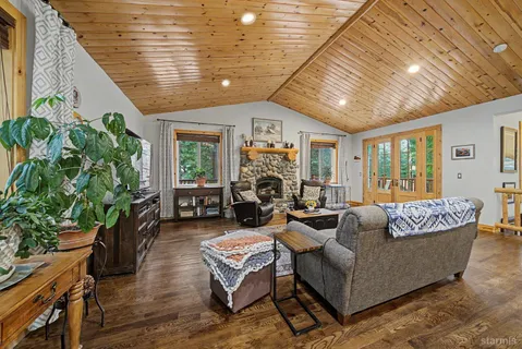 $1,225,000 | 1520 Cherry Hills Circle, South Lake Tahoe, CA 96150