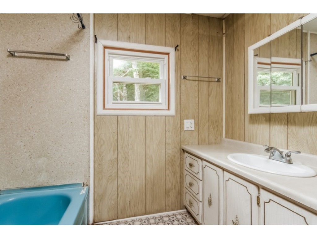 131 Griffin Road Deerfield, NH 03037 - Photo 13 of 20