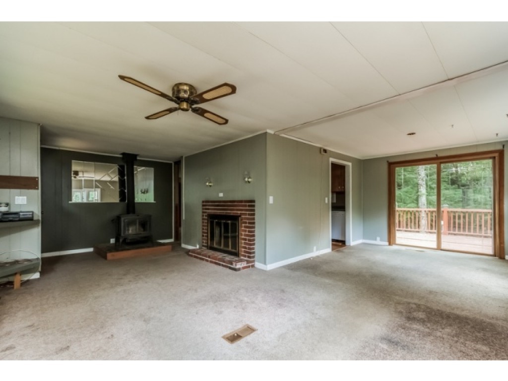 131 Griffin Road Deerfield, NH 03037 - Photo 3 of 20