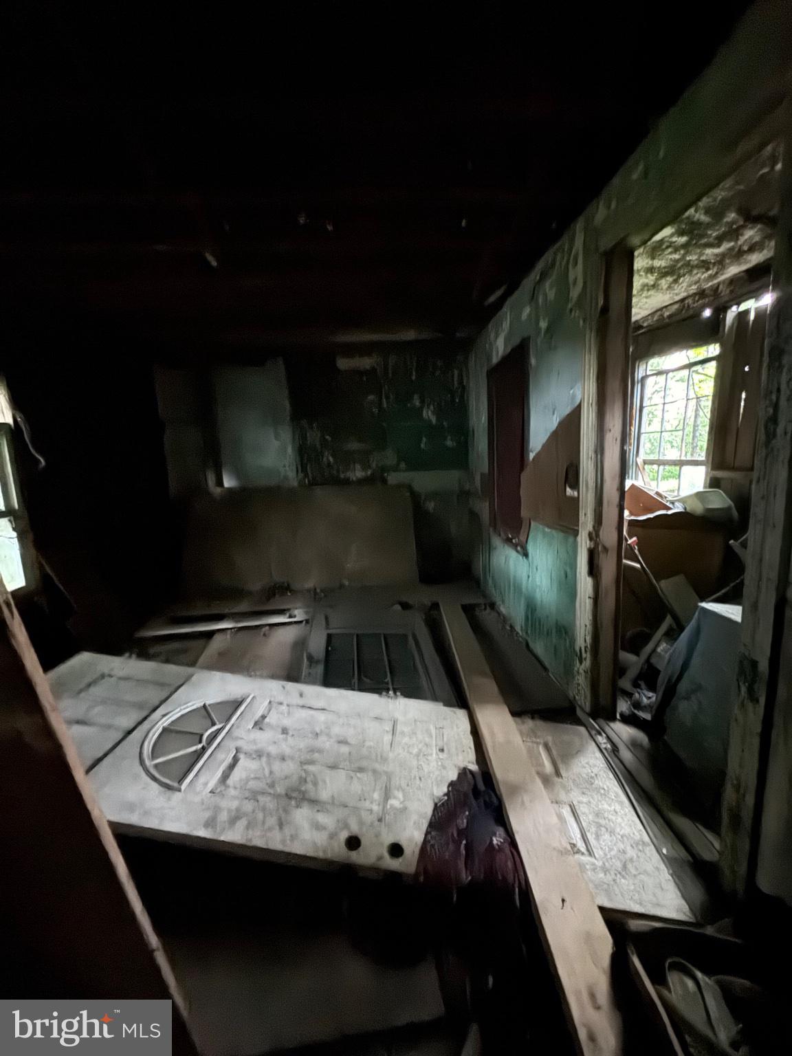 1007 Catasauqua Road Whitehall, PA 18052 - Photo 7 of 14 Whispers of a forgotten space.