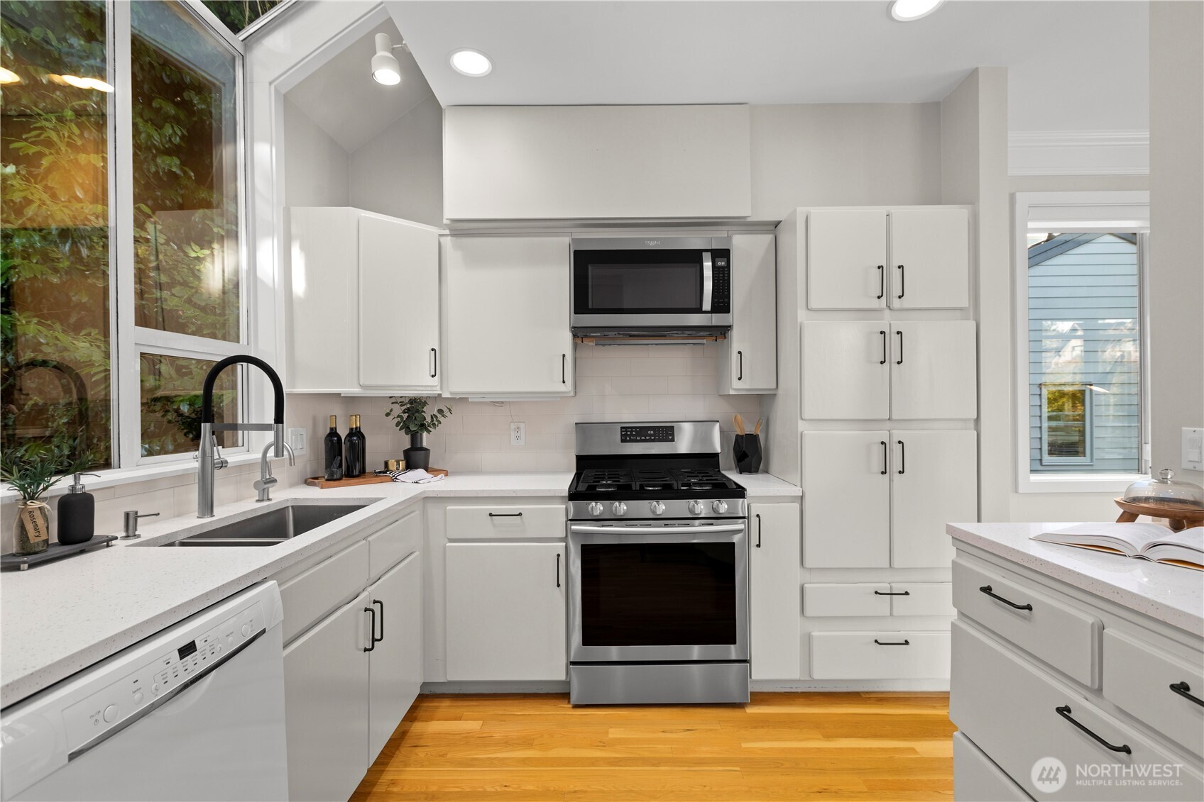 3513 South Leschi Place Seattle, WA 98144 - Photo 19 of 40