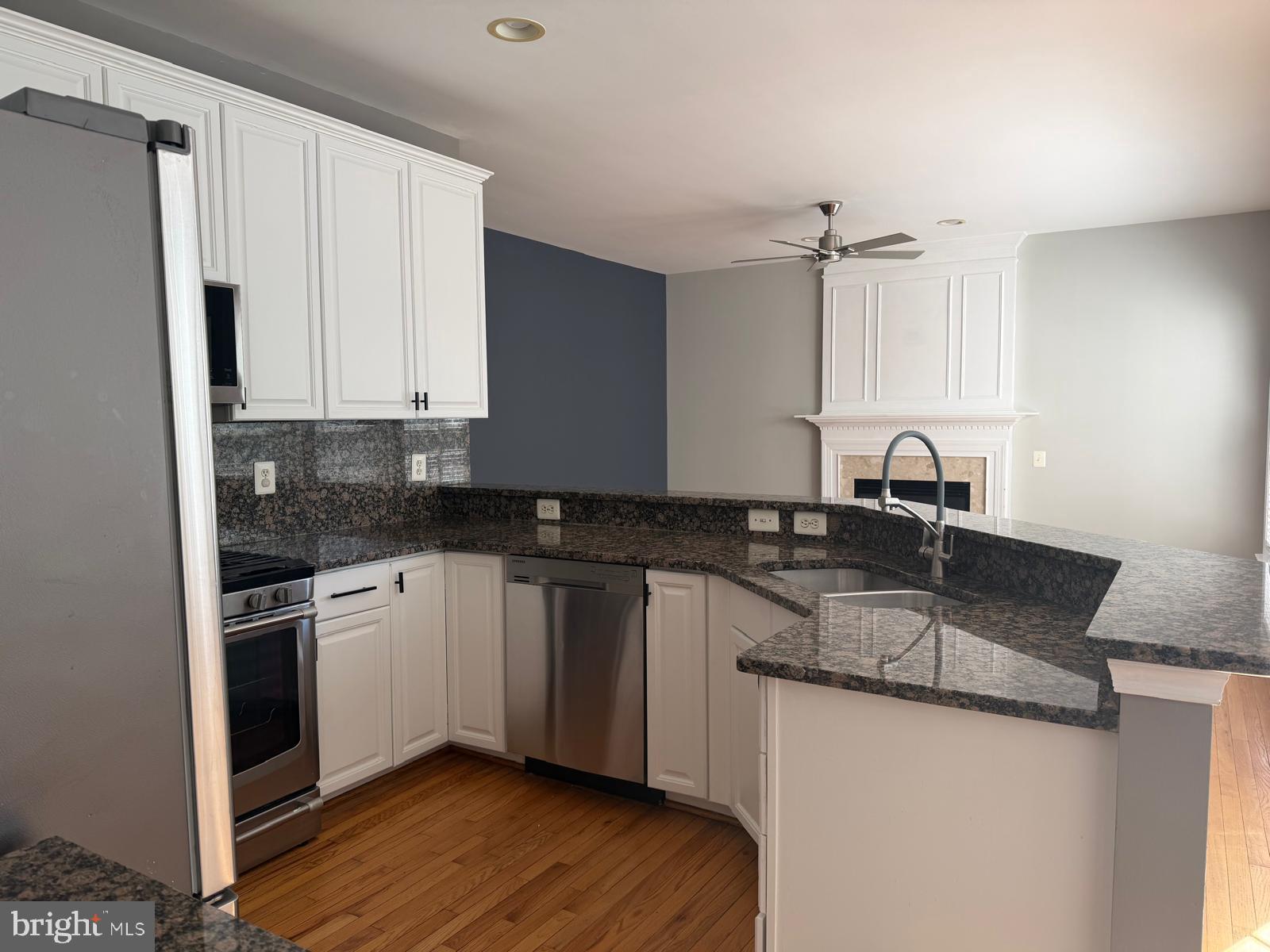 2469 Leyland Ridge Road Herndon, VA 20171 - Photo 2 of 27 Kitchen