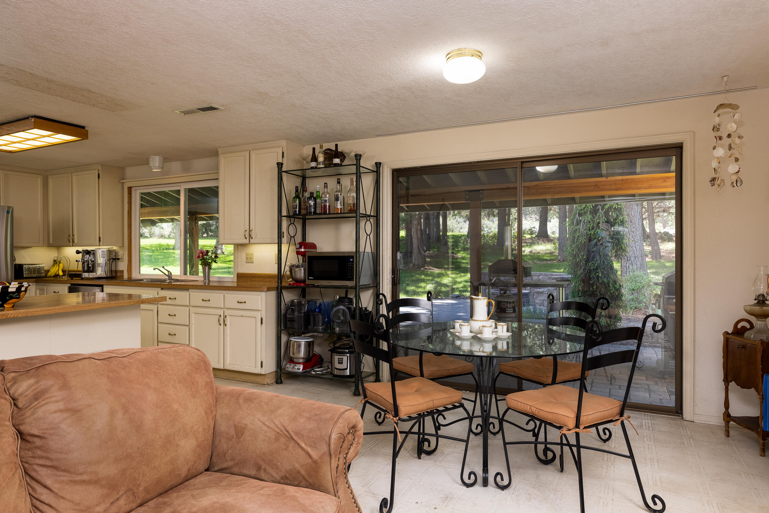 20415 Whistle Punk Road Bend, OR 97702 - Photo 22 of 36 Living/Great Room