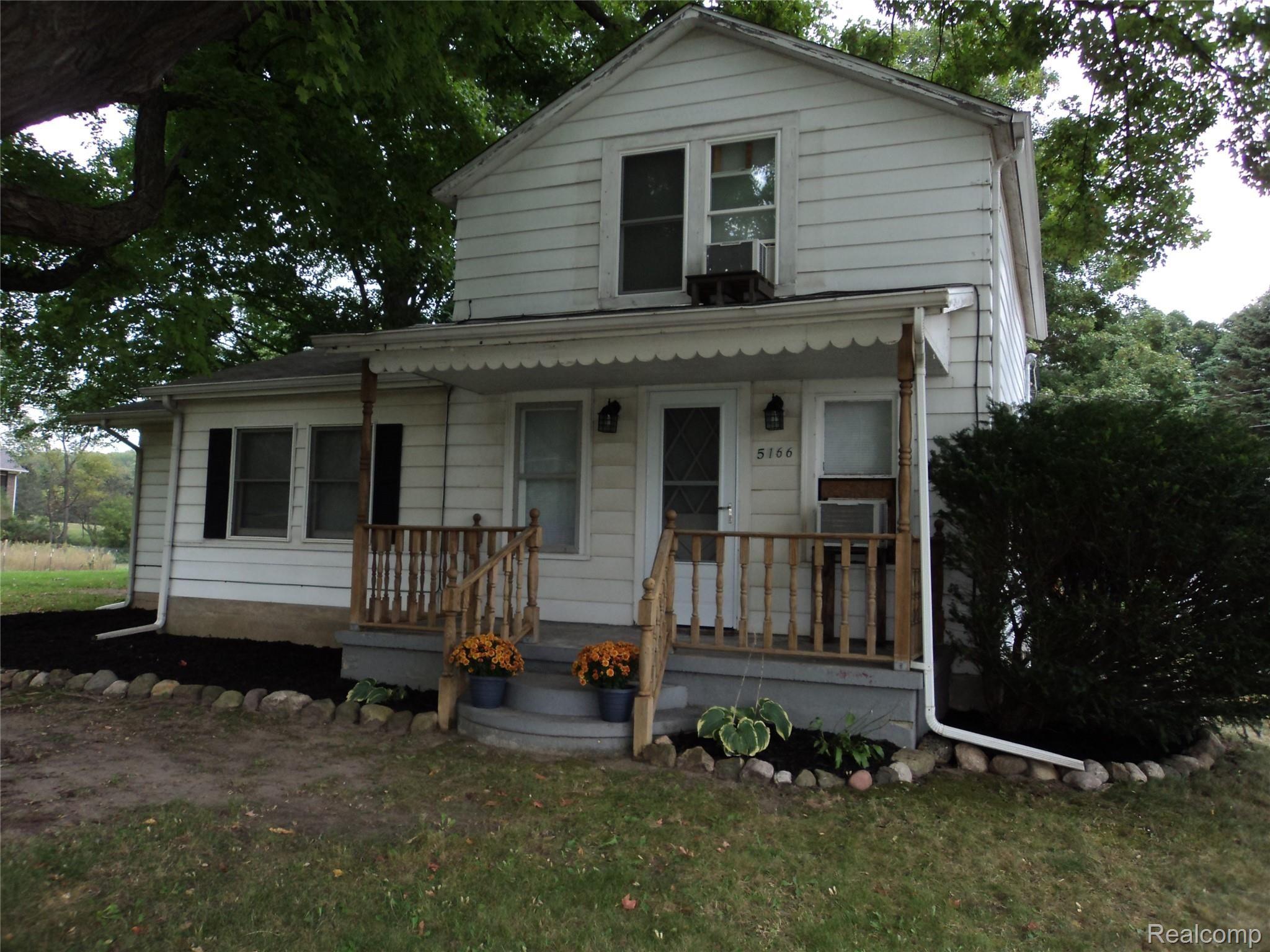 5166 Fenton Road Fenton, MI 48430 - Photo 2 of 22 DSC08795.JPG