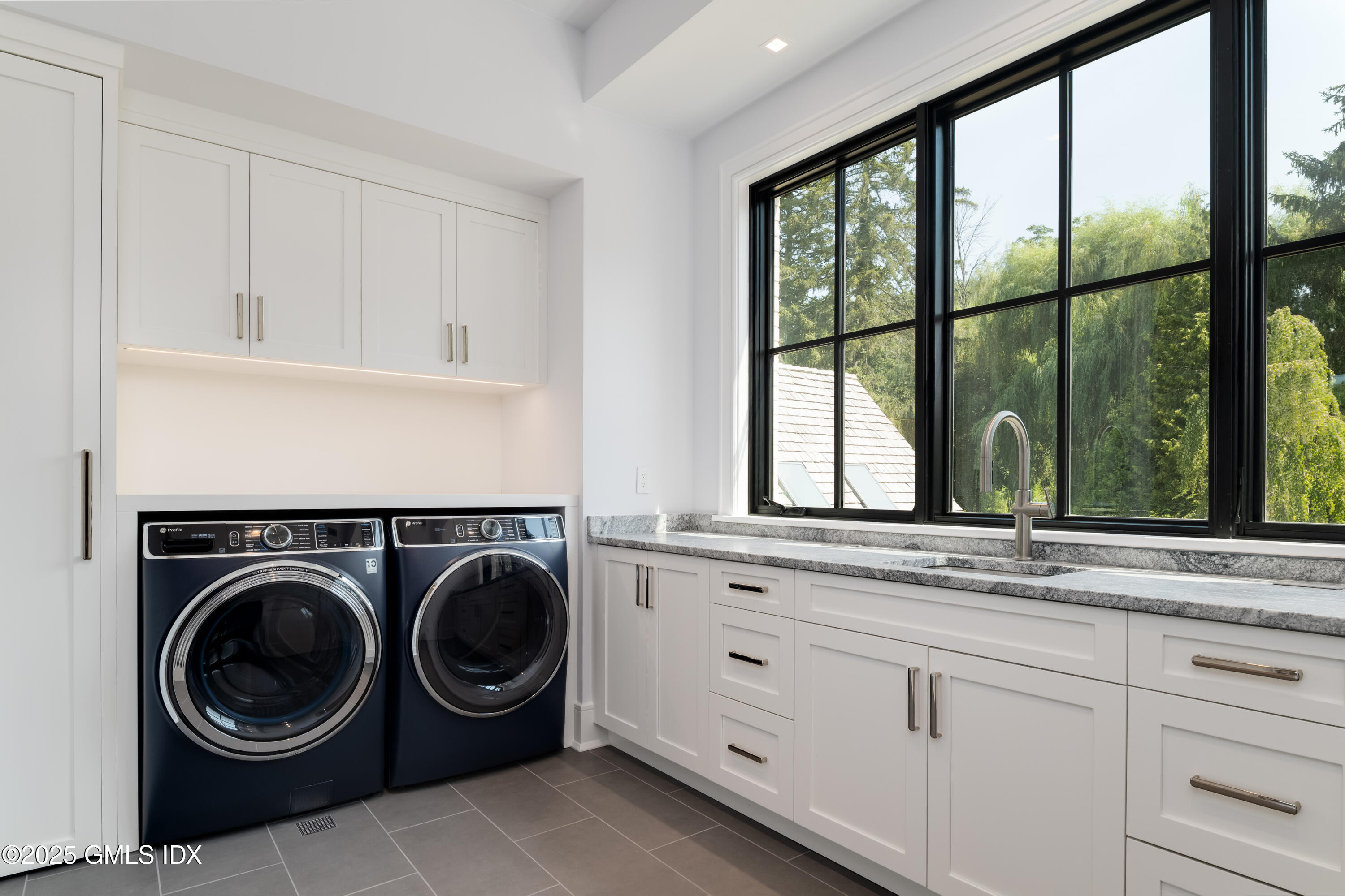 7 Parsonage Road Greenwich, CT 06830 - Photo 33 of 47 LAUNDRY