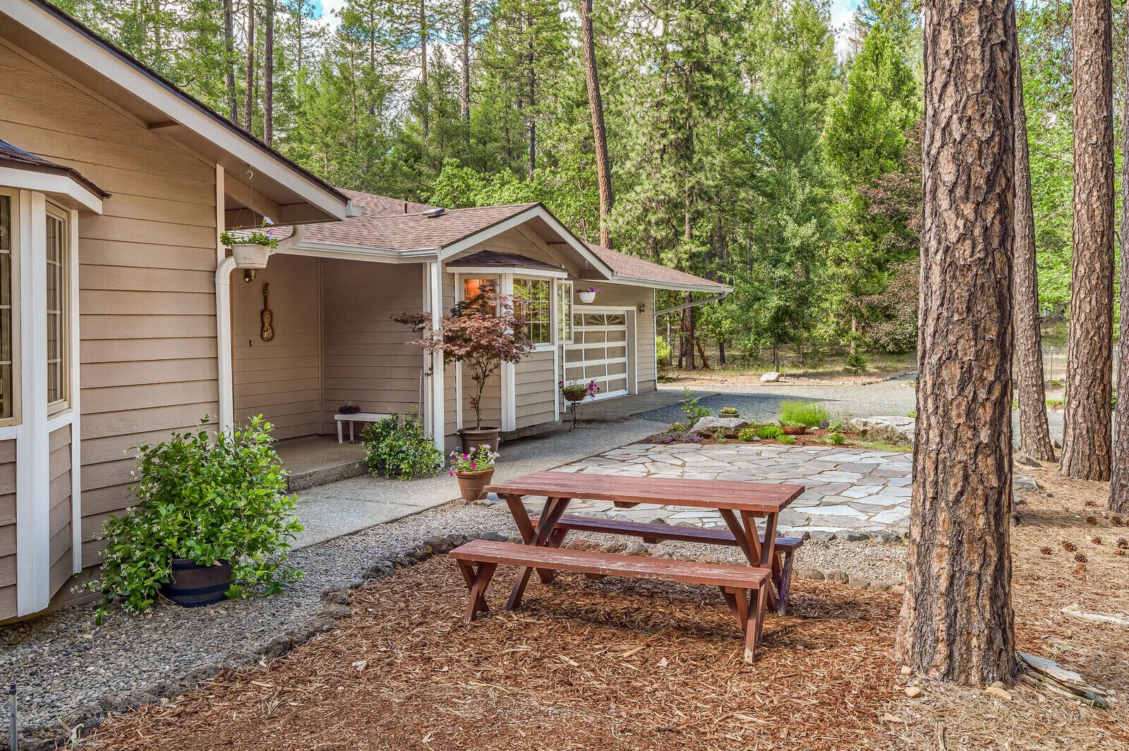 668 Queens Branch Road Rogue River, OR 97537 - Photo 1 of 37 13_QBR_13_mls