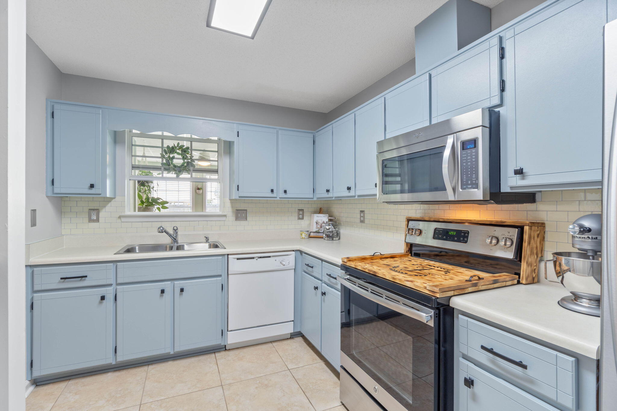 40 Abbey Road Crestview, FL 32539 - Photo 11 of 37 a kitchen with cabinets appliances a sink and a window