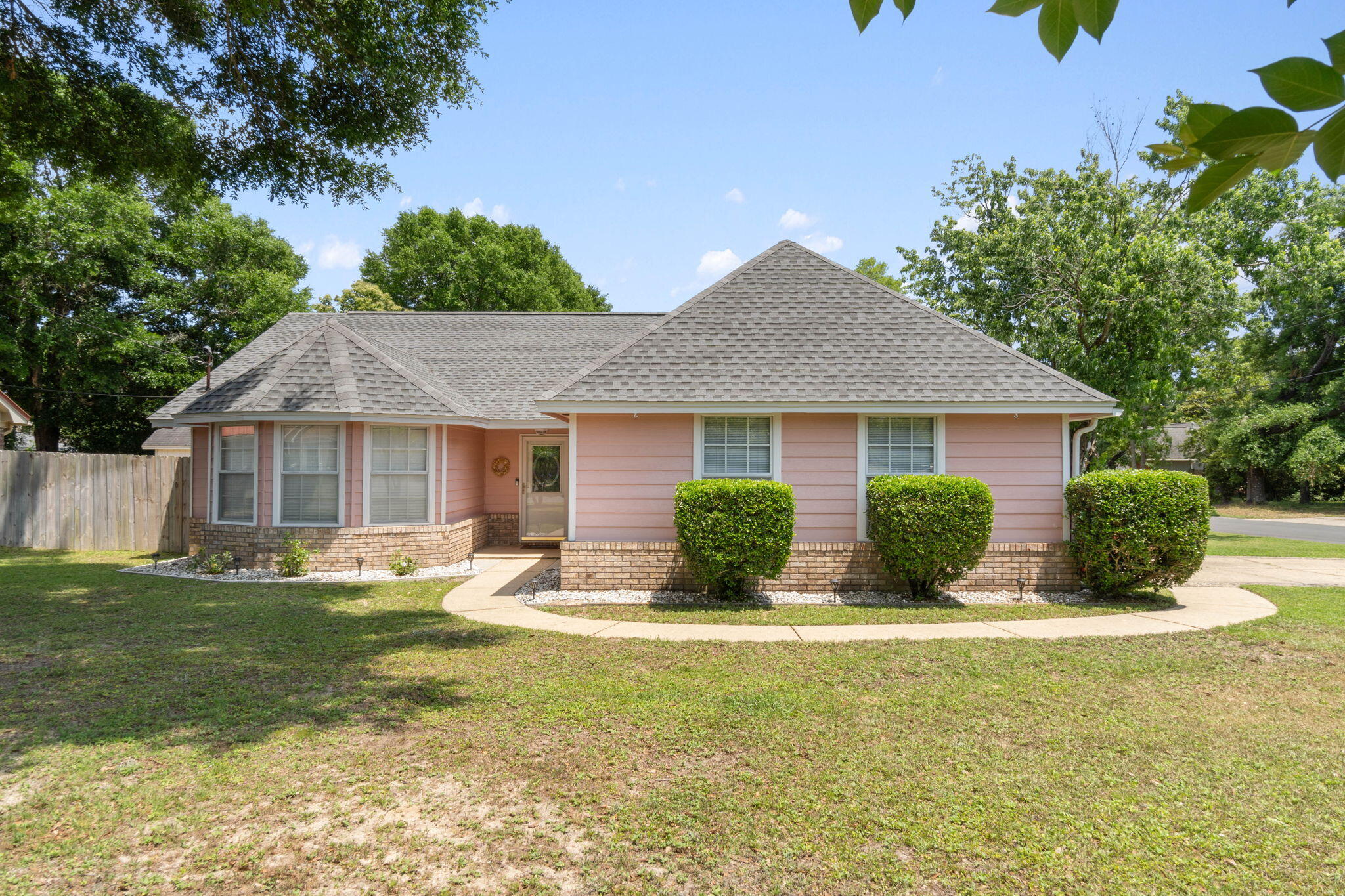 40 Abbey Road Crestview, FL 32539 - Photo 2 of 37 a front view of house with yard and green space