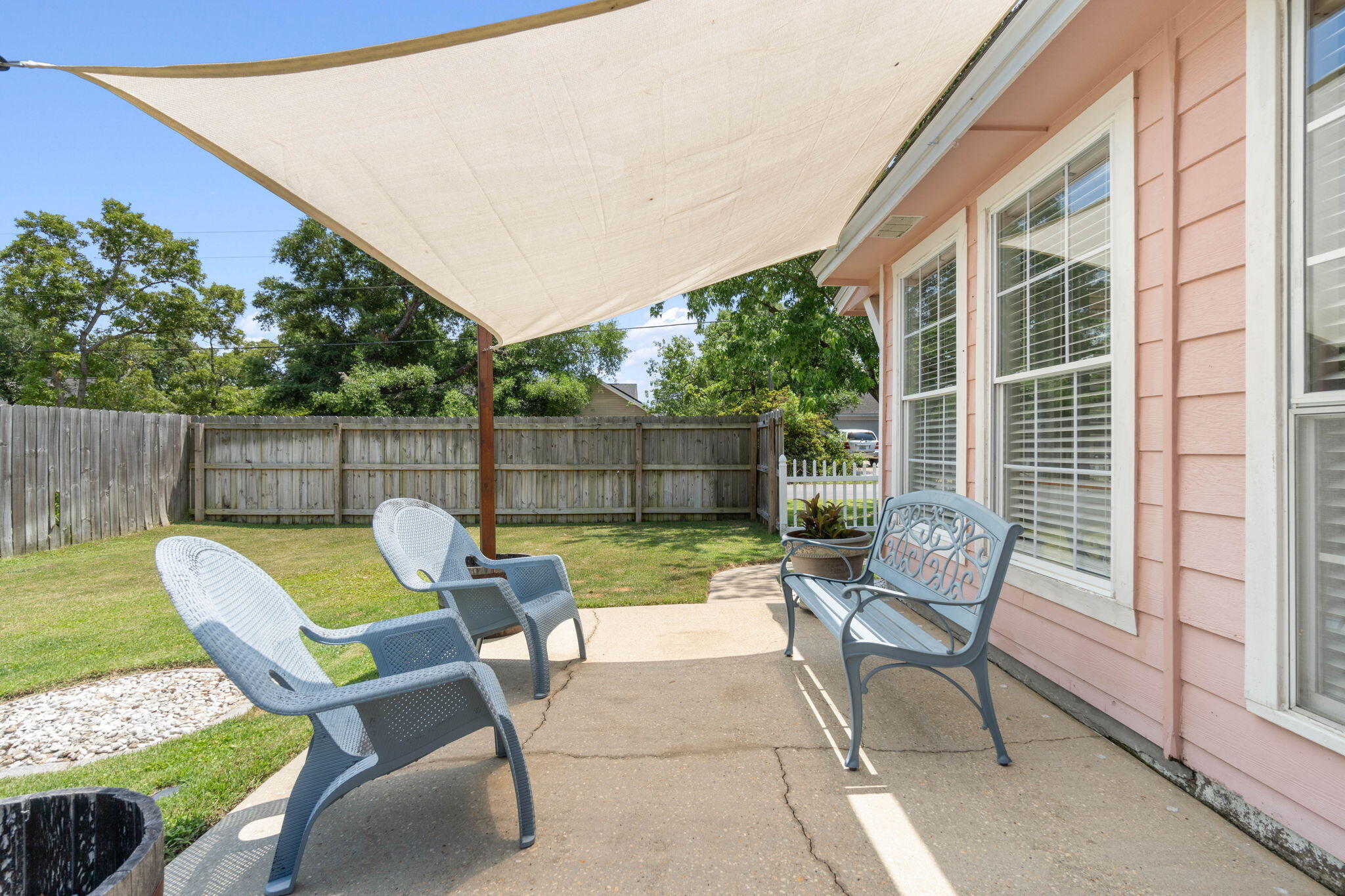 40 Abbey Road Crestview, FL 32539 - Photo 34 of 37 a view of chair and table in the patio