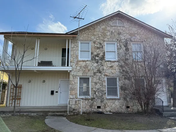 $1,025 | 530 West Gramercy Place, San Antonio, TX 78212
