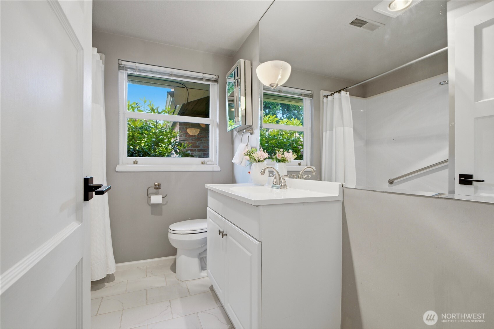 9837 Belfair Road Bellevue, WA 98004 - Photo 24 of 32 Gallery Image 24