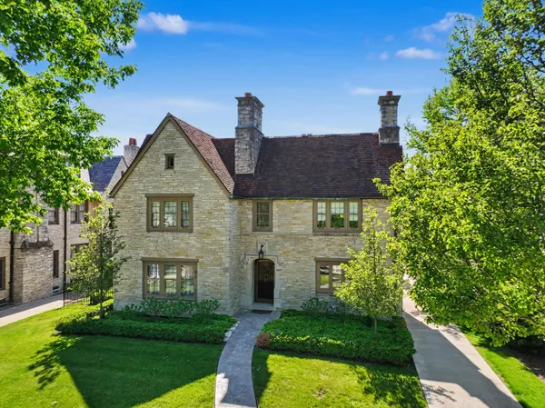 $1,395,000 | 3445 North Lake Drive, Milwaukee, WI 53211