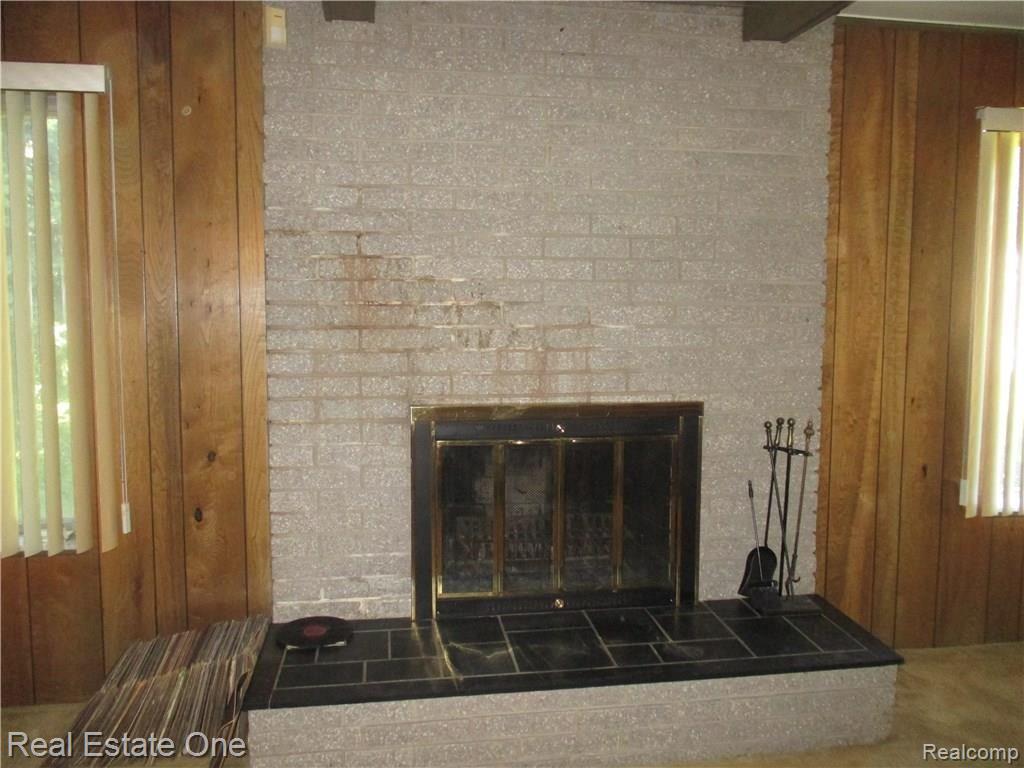 17384 Westover Road Southfield, MI 48075 - Photo 7 of 50 IMG_1136.JPG