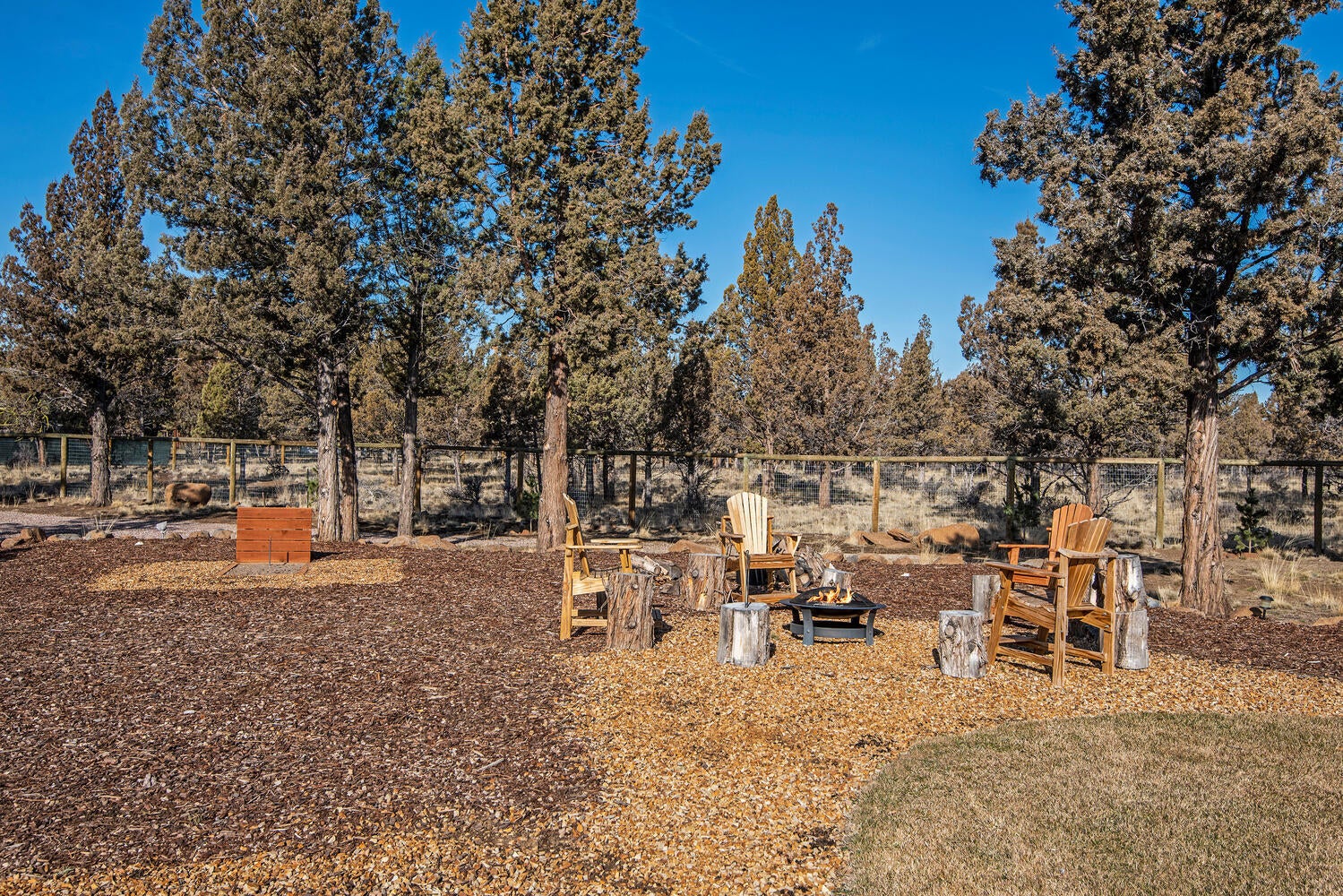 17470 Mountain View Road Sisters, OR 97759 - Photo 37 of 50 Horseshoe pit & gathering areas