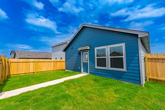 $1,625 | 126 Avre Loop, Kyle, TX 78640