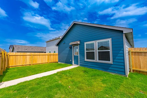 $1,500 | 126 Avre Loop, Kyle, TX 78640