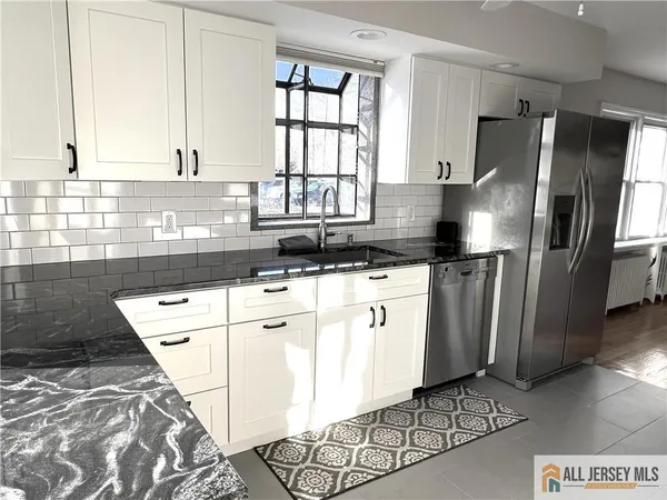 $3,250 | 11 Plainsboro Road, Cranbury, NJ 08512