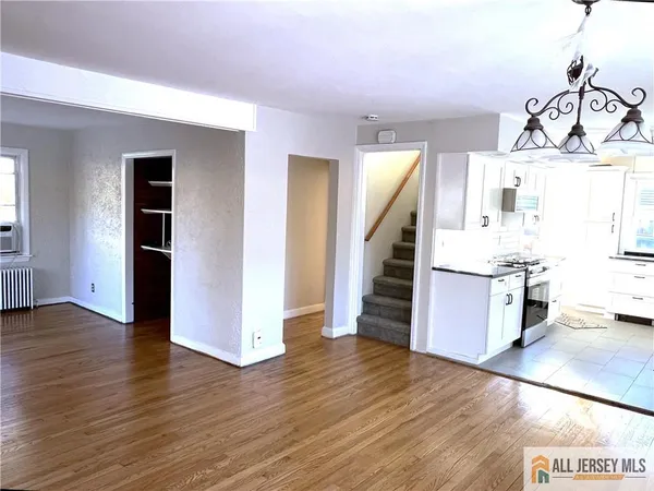 $3,250 | 11 Plainsboro Road, Cranbury, NJ 08512