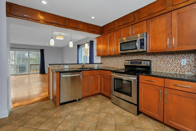 $575,000 | 52 Randall Avenue, Unit 8, Stamford, CT 06905