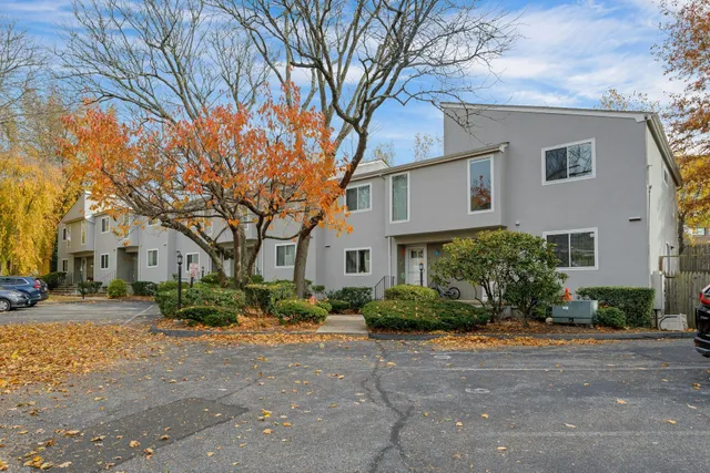 $575,000 | 52 Randall Avenue, Unit 8, Stamford, CT 06905