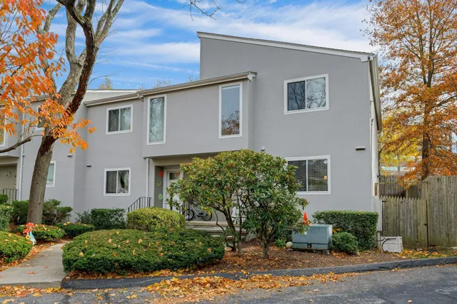 $575,000 | 52 Randall Avenue, Unit 8, Stamford, CT 06905