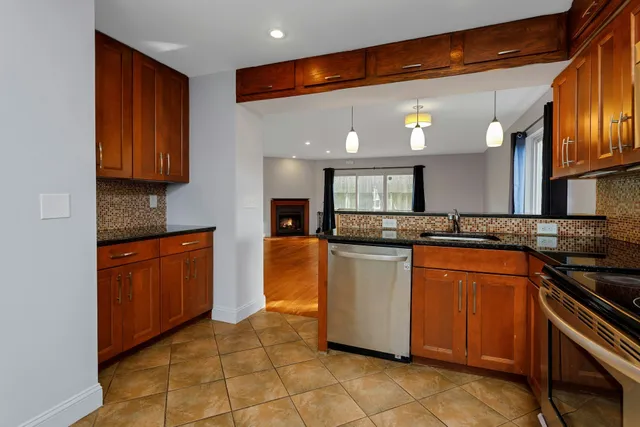 $575,000 | 52 Randall Avenue, Unit 8, Stamford, CT 06905