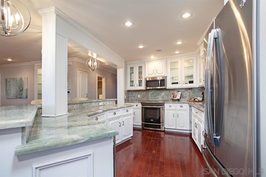 711 Marsolan Avenue Solana Beach, CA 92075 - Photo 7 of 25