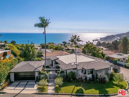 $4,300,000 | 17810 Sabbiadoro Way, Pacific Palisades, CA 90272