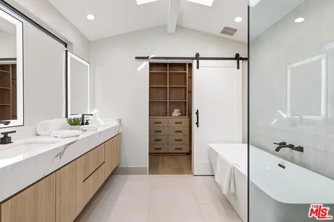 $4,300,000 | 17810 Sabbiadoro Way, Pacific Palisades, CA 90272