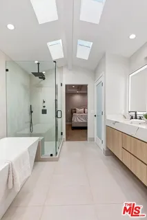 $4,300,000 | 17810 Sabbiadoro Way, Pacific Palisades, CA 90272