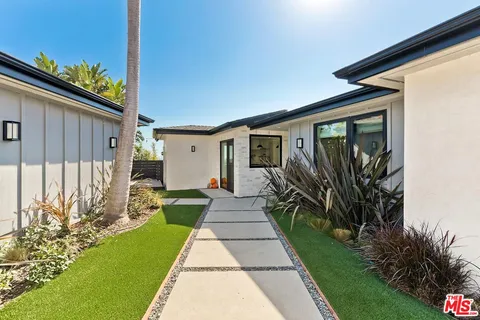 $4,300,000 | 17810 Sabbiadoro Way, Pacific Palisades, CA 90272