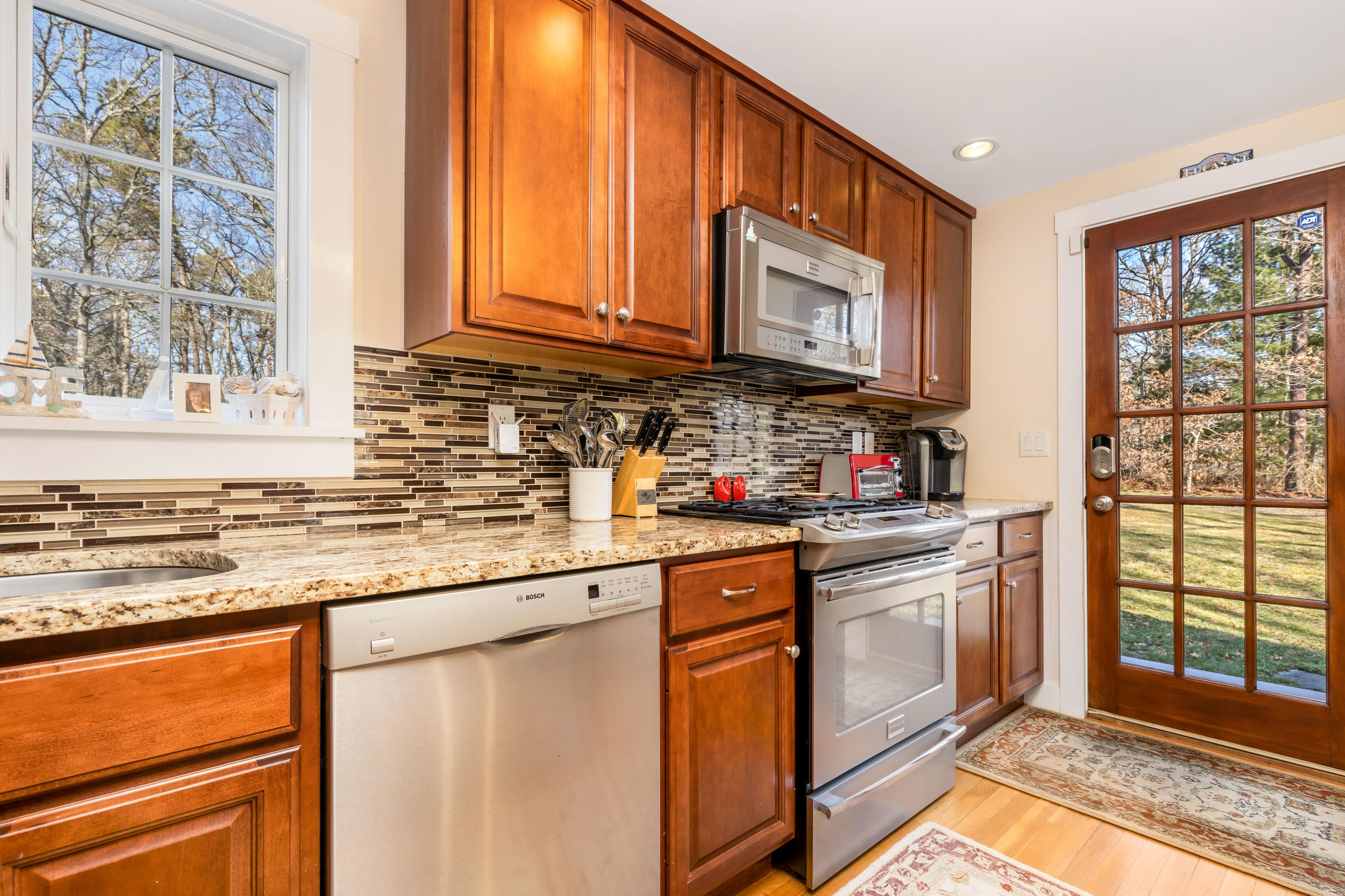 120 Asa Meigs Road Marstons Mills, MA 02648 - Photo 3 of 38 120AvaLR-13