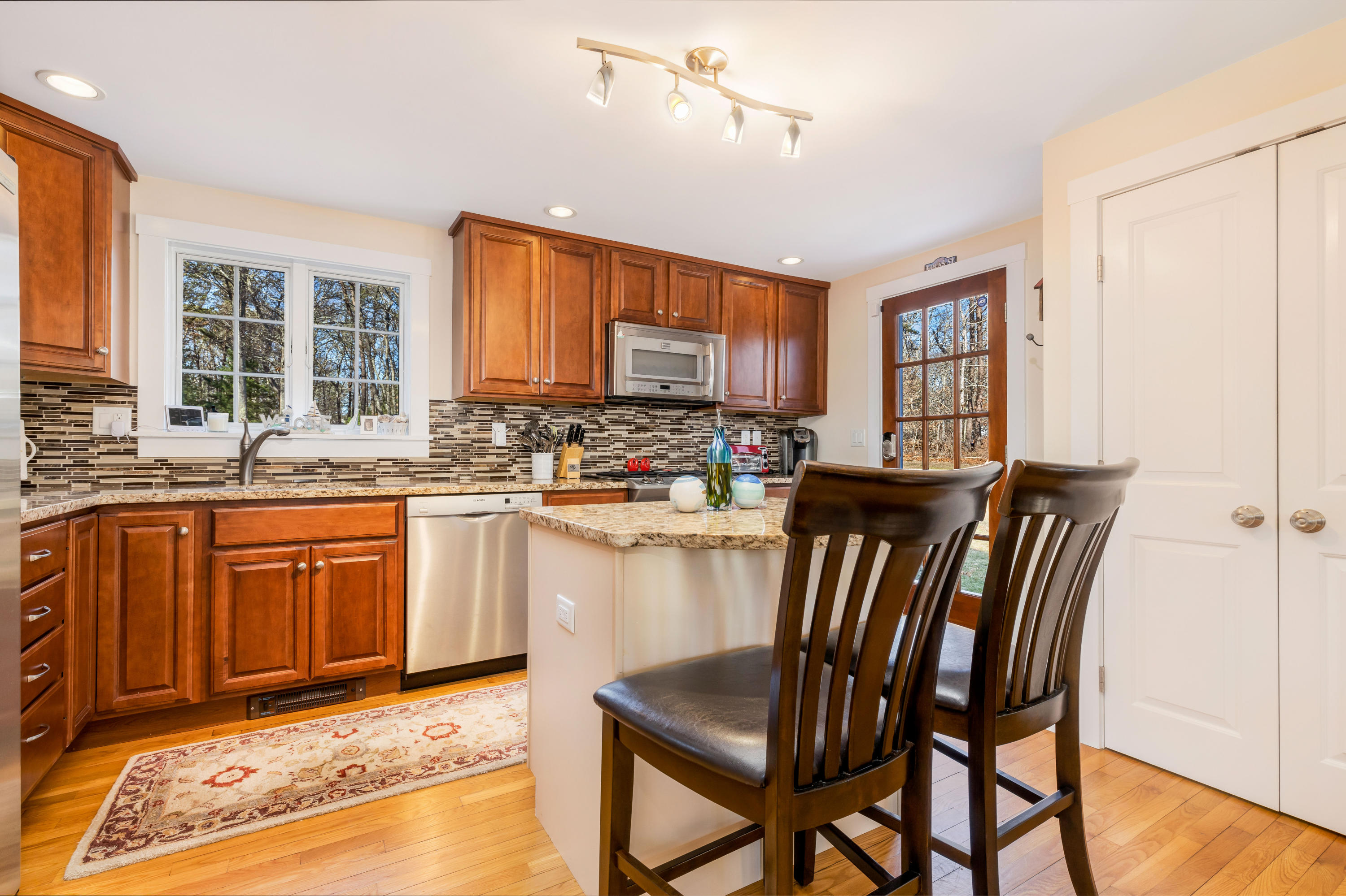 120 Asa Meigs Road Marstons Mills, MA 02648 - Photo 4 of 38 120AvaLR-11