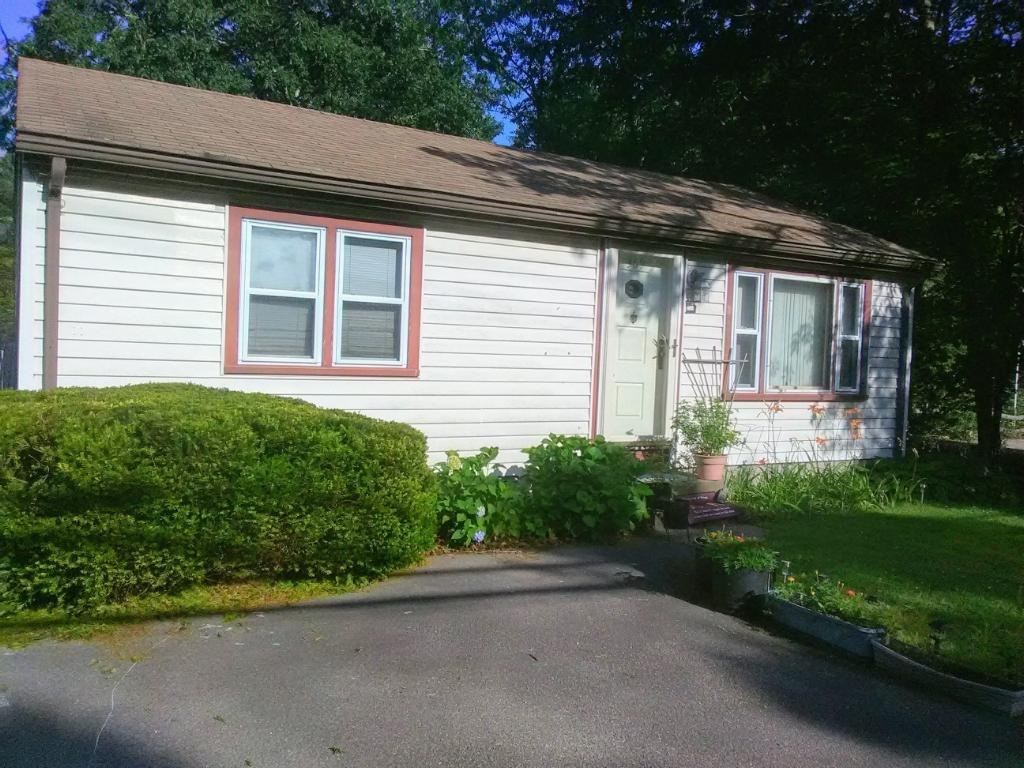369 Holly Road South Kingstown, RI 02879 - Photo 2 of 14 Front of House