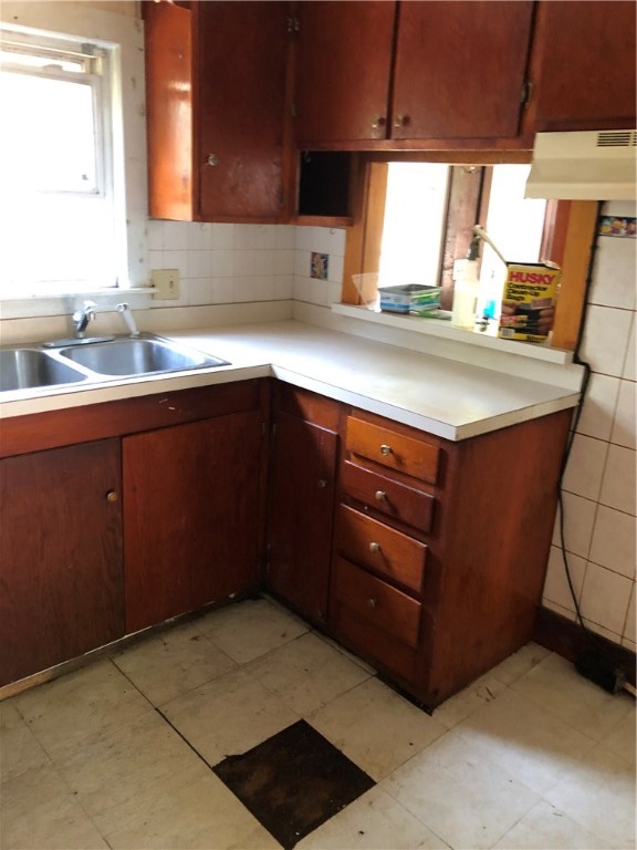369 Holly Road South Kingstown, RI 02879 - Photo 4 of 14 Kitchen, flooring needs replacing.