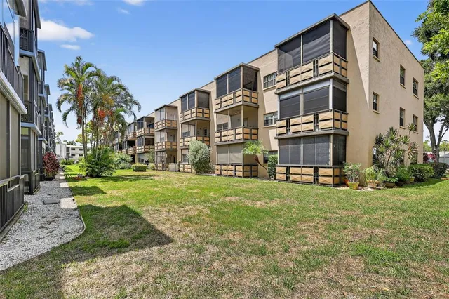 $118,750 | 5975 Terrace Park Drive North, Unit 209, St. Petersburg, FL 33709