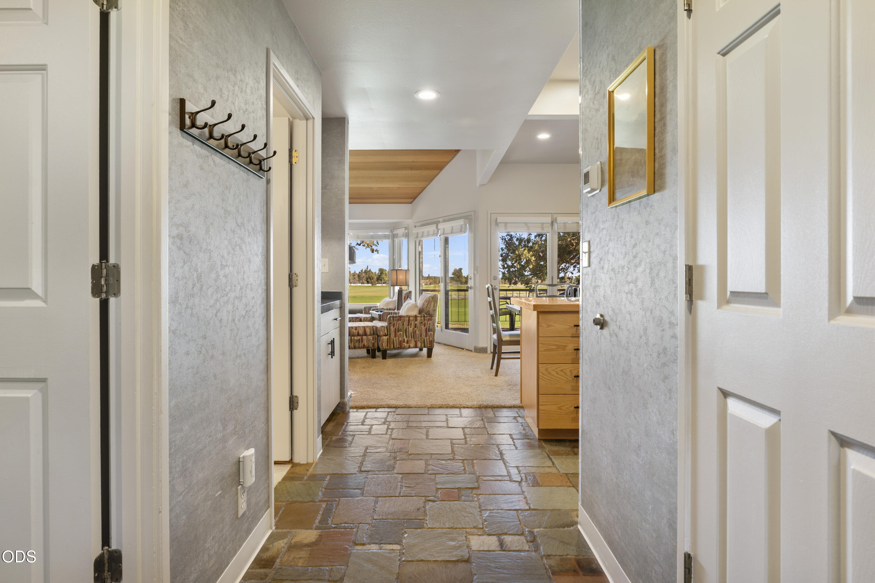 6969 Robin Court Redmond, OR 97756 - Photo 14 of 47