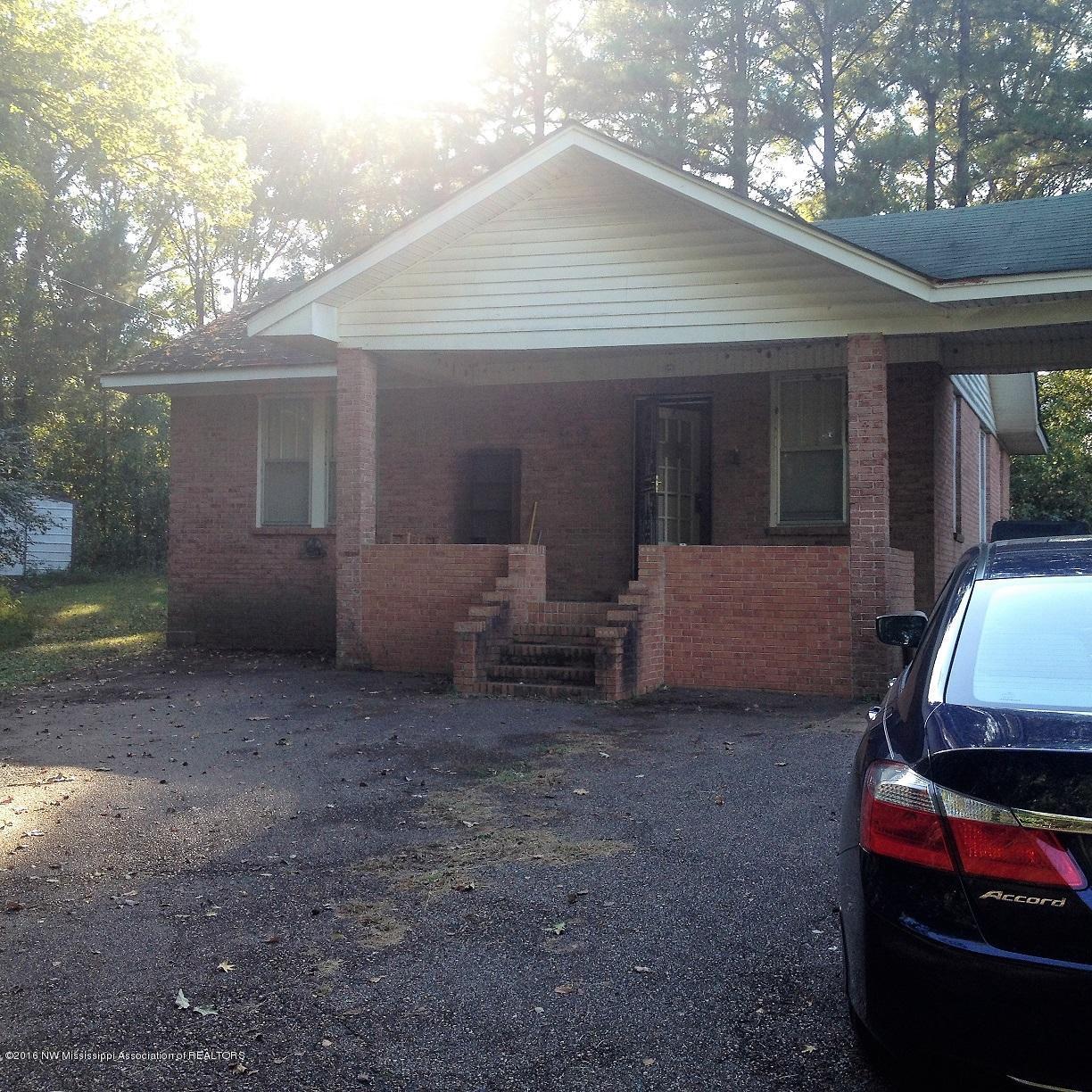 607 Prichard Road Coldwater, MS 38618 - Photo 3 of 15 IMG_1889