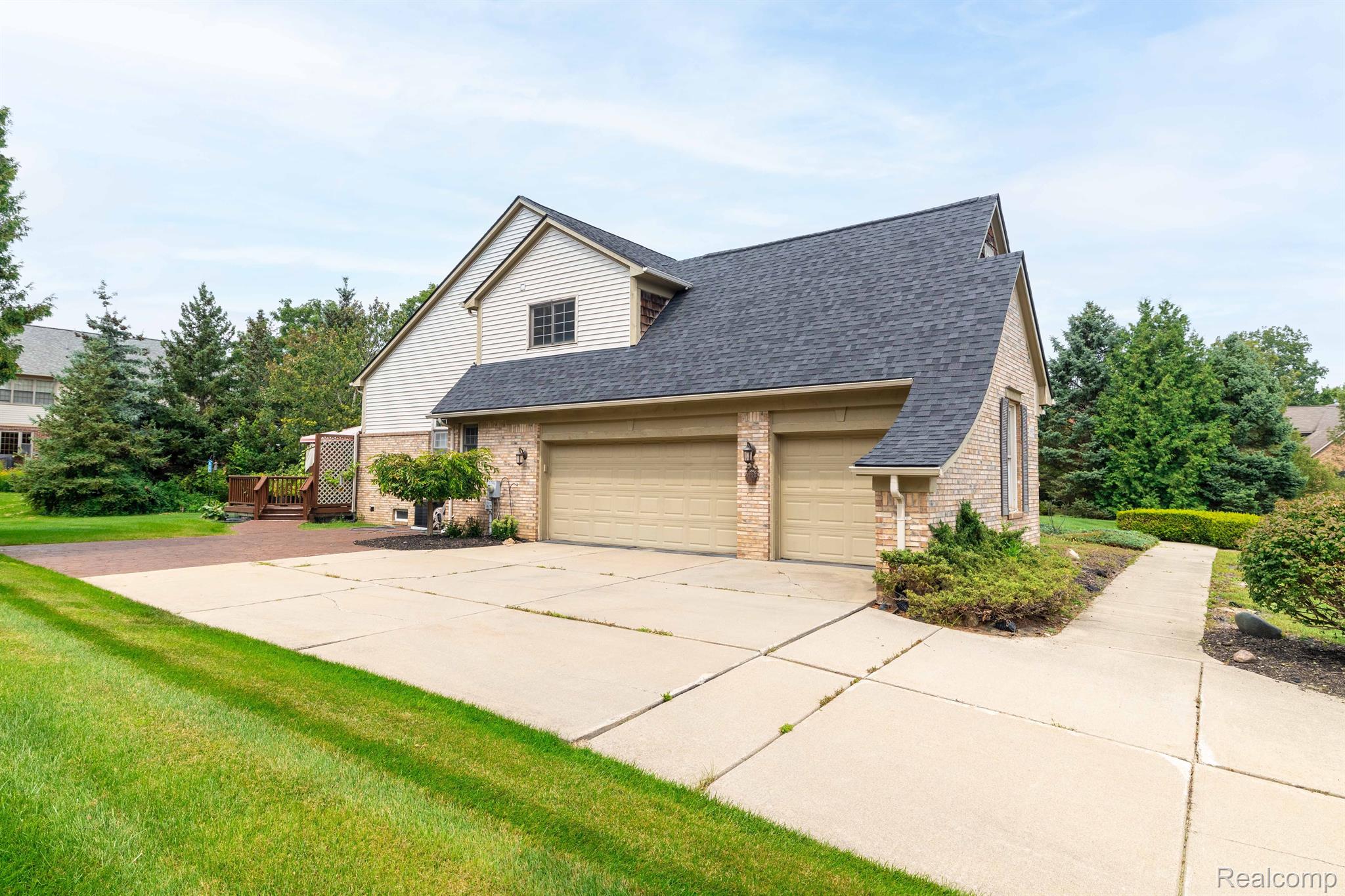 3932 Kaeleaf Road Lake Orion, MI 48360 - Photo 4 of 46 Gallery Image 4