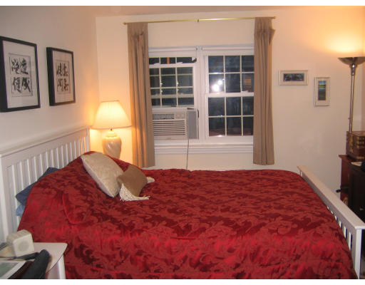 35 Charlesbank Road, Unit 35 Newton, MA 02458 - Photo 4 of 13 Gallery Image 4