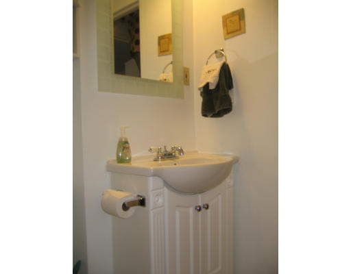 35 Charlesbank Road, Unit 35 Newton, MA 02458 - Photo 7 of 13 Gallery Image 7