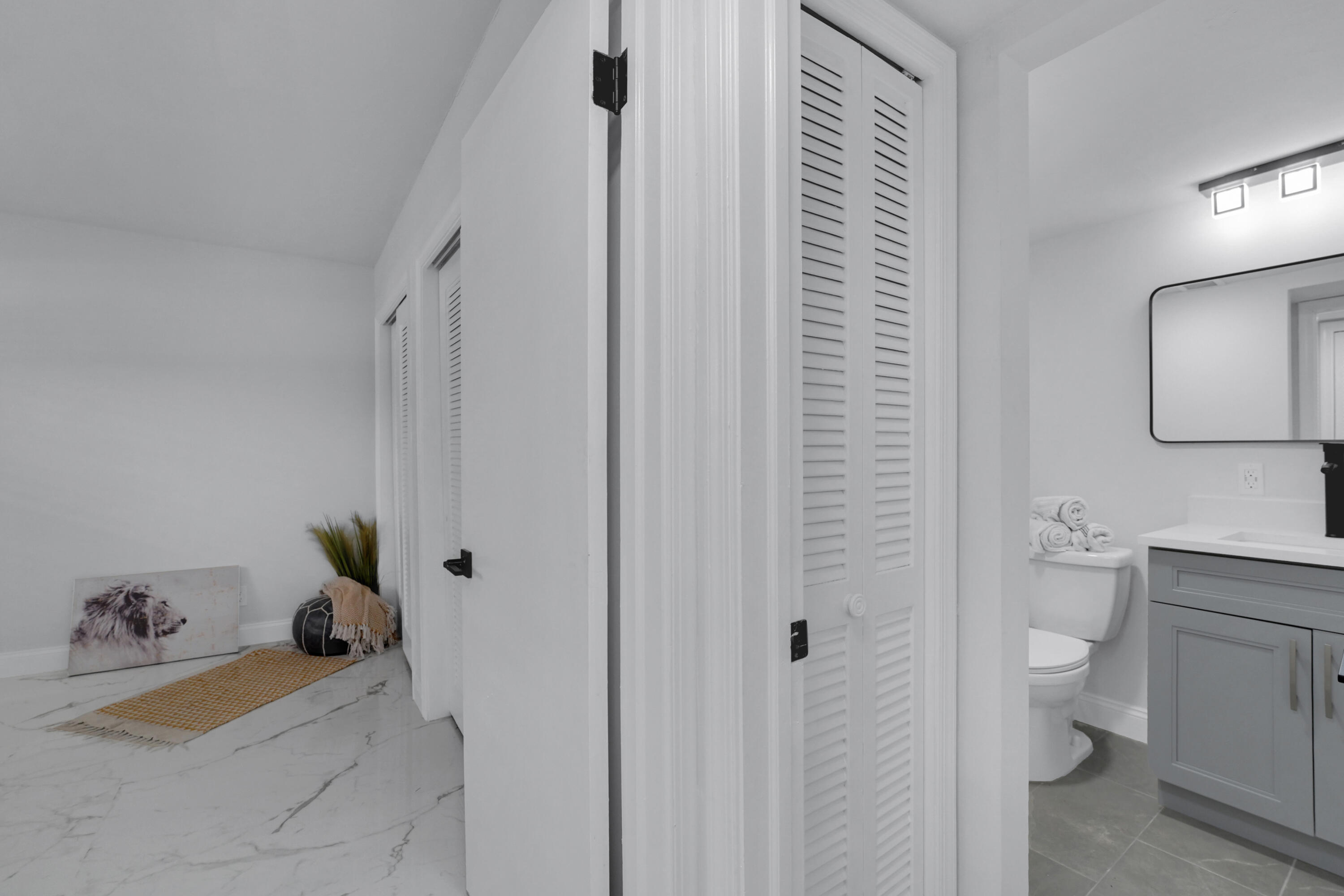 750 Northeast Spanish River Boulevard, Unit 1020 Boca Raton, FL 33431 - Photo 28 of 43 a bathroom with a bathtub and a toilet