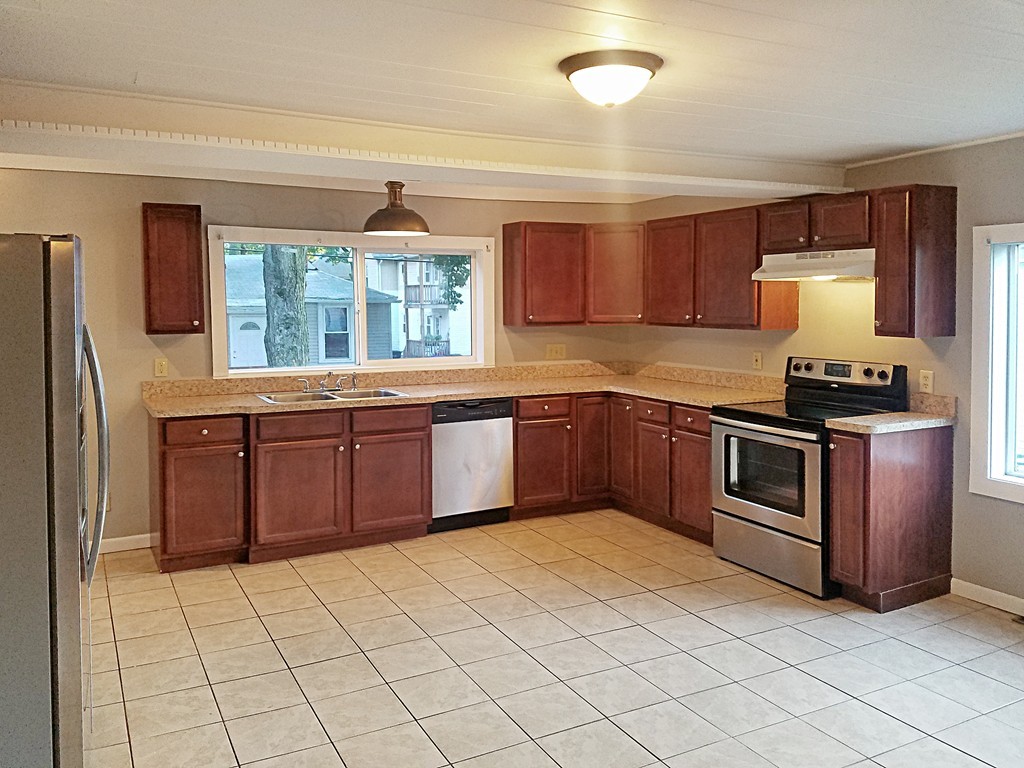 384 Nottingham Street Springfield, MA 01104 - Photo 12 of 25