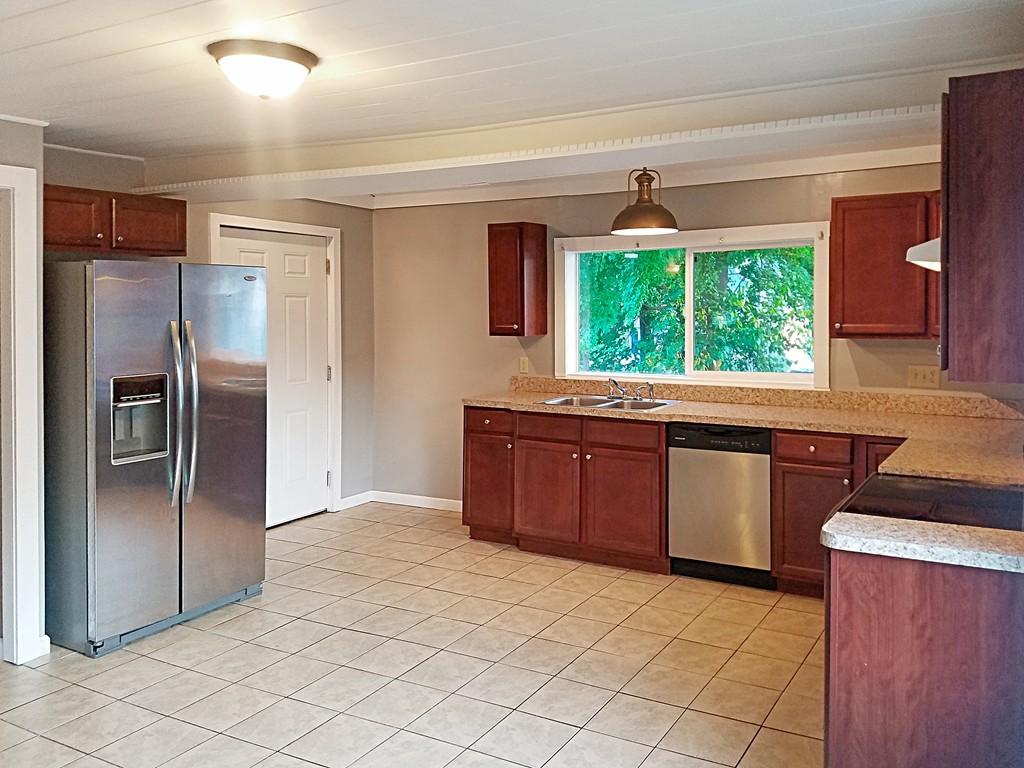 384 Nottingham Street Springfield, MA 01104 - Photo 13 of 25